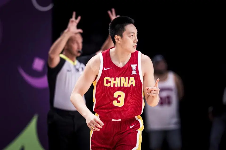 当然也伴随, cn, 默默的打球