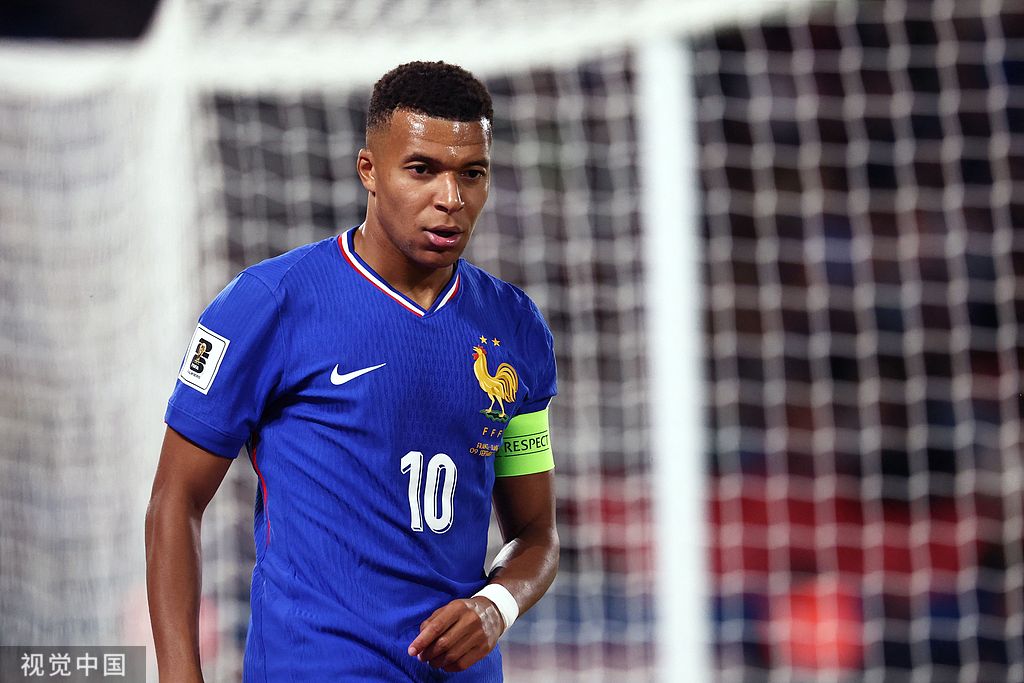 赛送出三记, 两队的表现 赛送出三记, 两队的表现